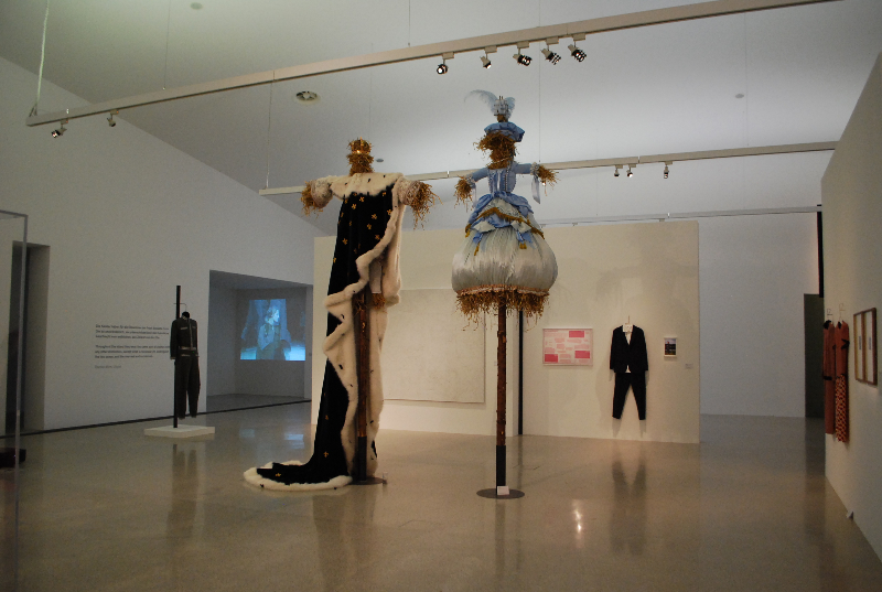 Daniel Knorr, Scarecrows (Marie Antoinette & Louis XVI), 2012