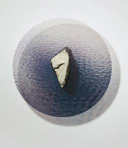 Silvia Maria Grossmann, Insel, 2013, Objekt, Stein, Durchmesser 70cm, Höhe 20cm Copyright: Silvia Maria Grossmann Courtesy: Galerie Hrobsky